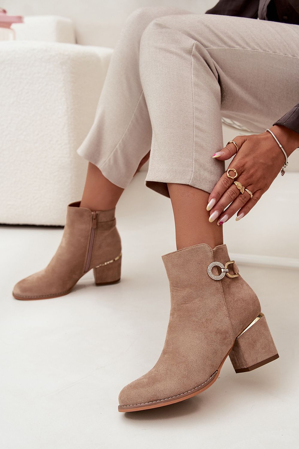 Chic heel boots front view