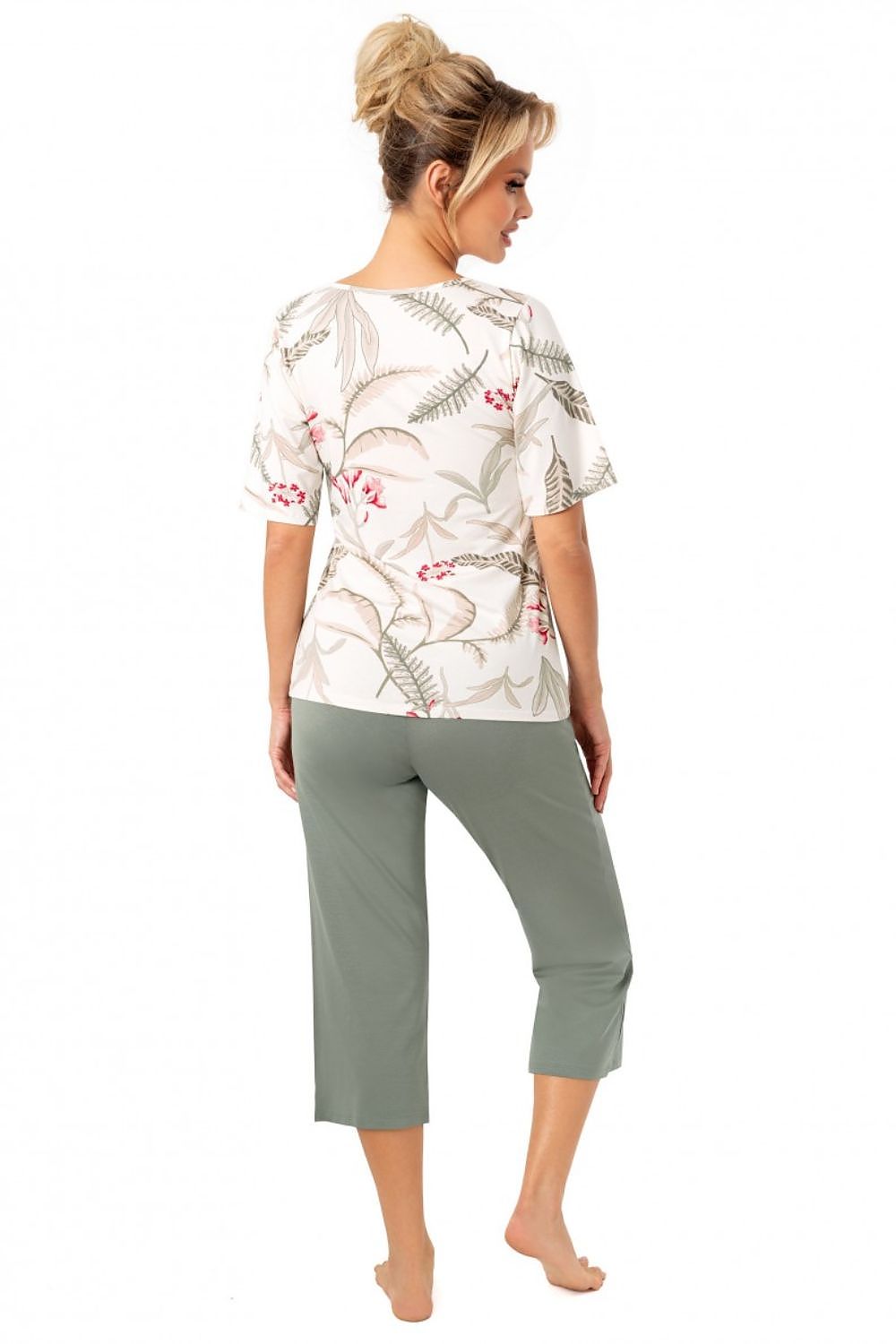 Women's green viscose pyjama set with short-sleeved printed top and three-quarter-length trousers rear-view