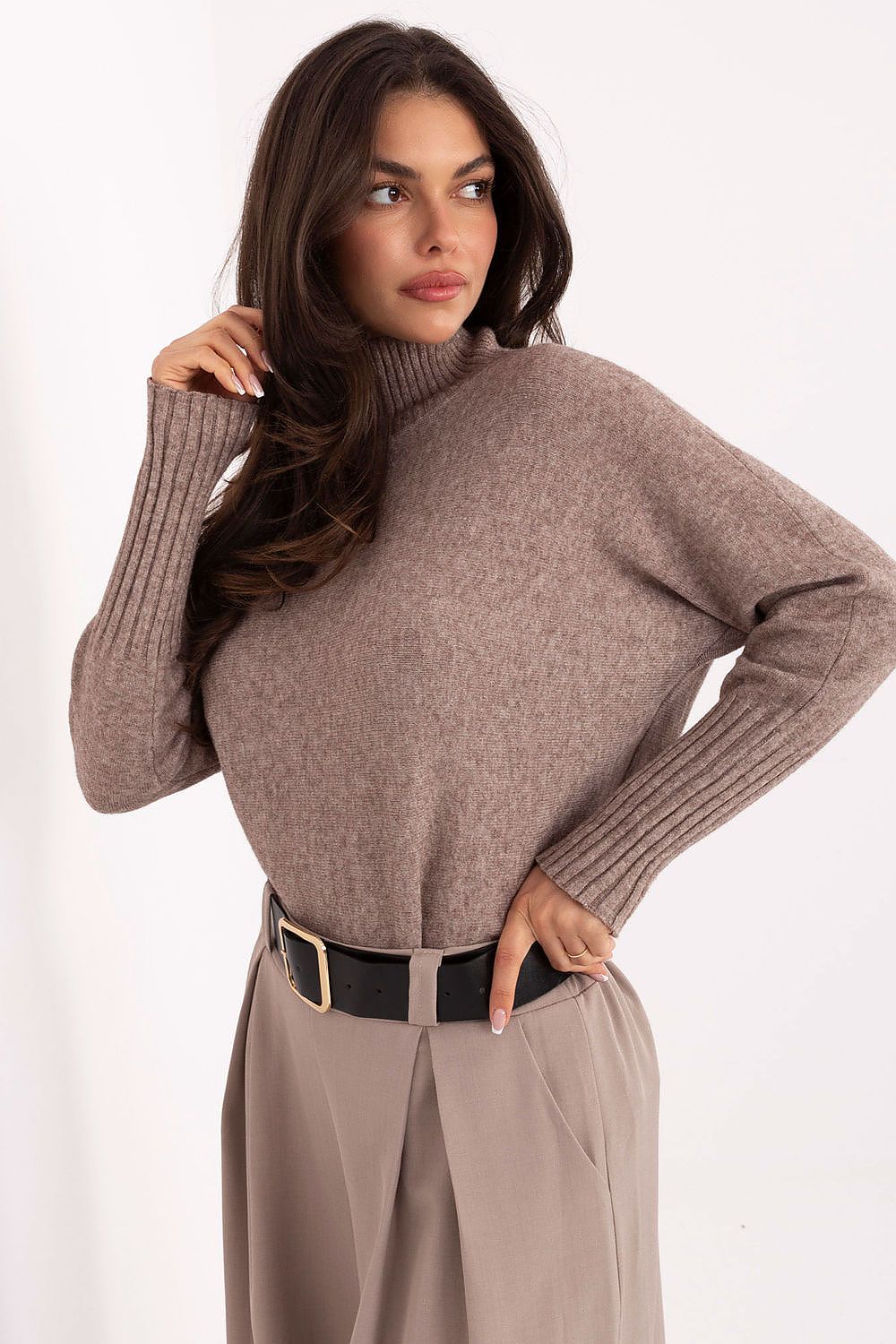 Soft viscose casual sweater for everyday wear in beige