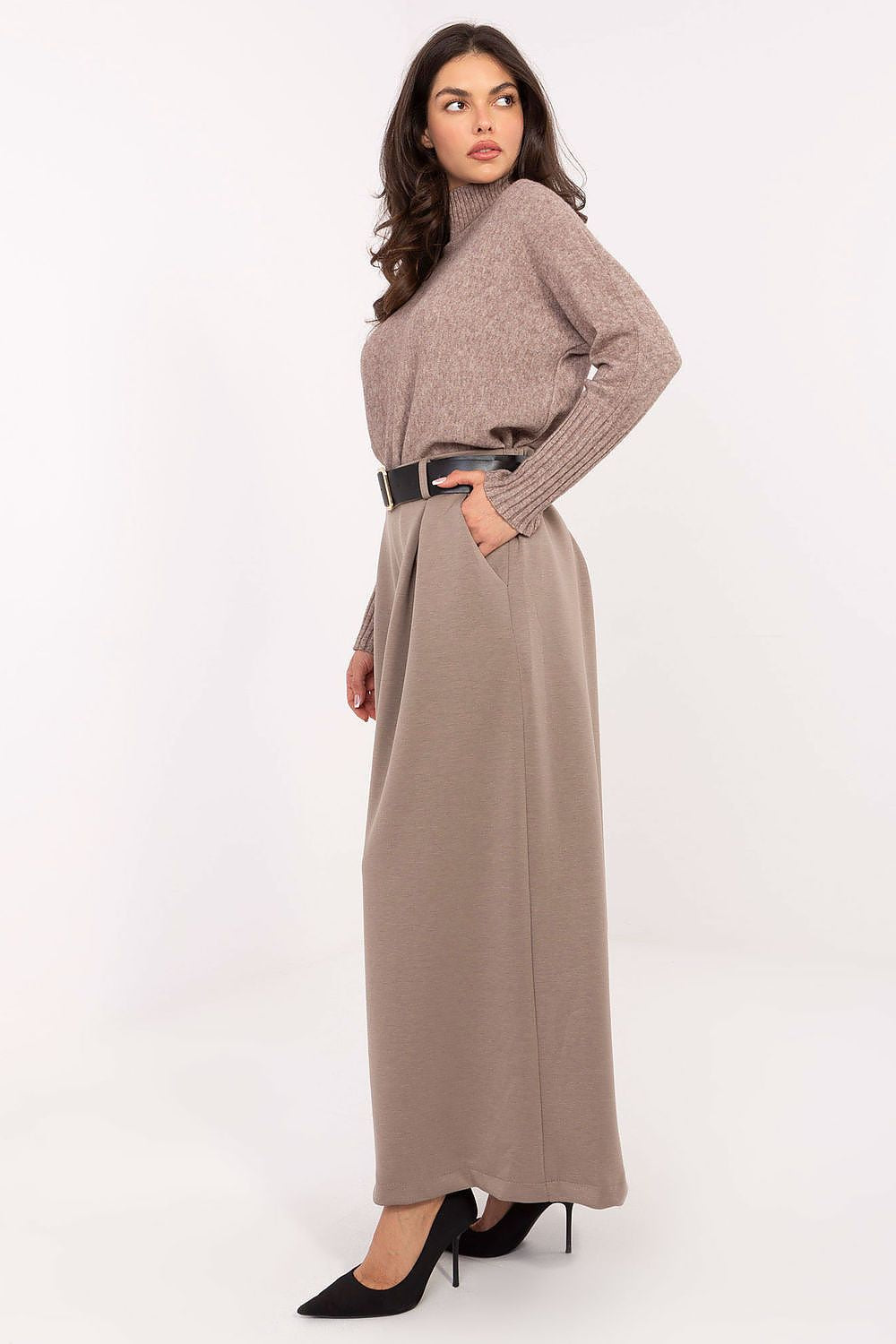 Side view highlighting flowing silhouette and functional side pockets.