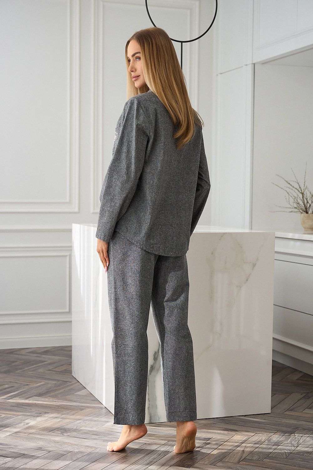 Grey pyjama trousers with wide waistband, drawstring and side pockets