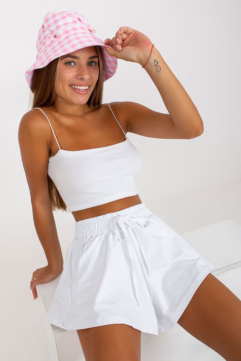 White Easy Fit Wide-Leg Shorts – Front View 2