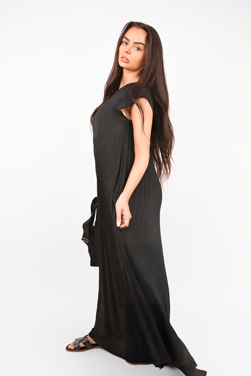 “Black pleated cap sleeve maxi dress, flowey view”