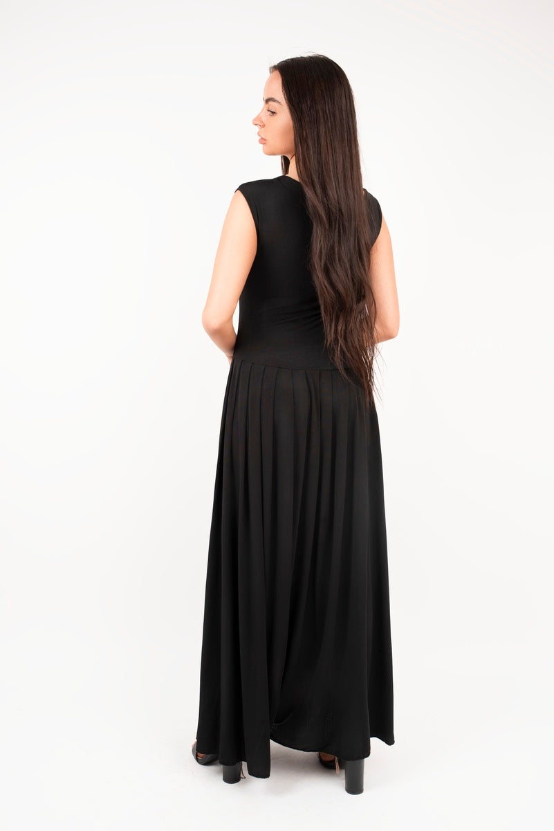 “Black short sleeve pleated maxi dress, back view”