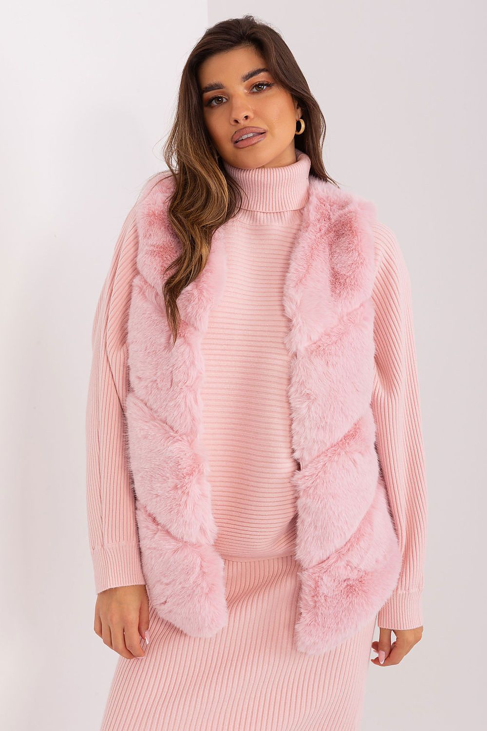  Women's pink faux fur gilet with practical pockets