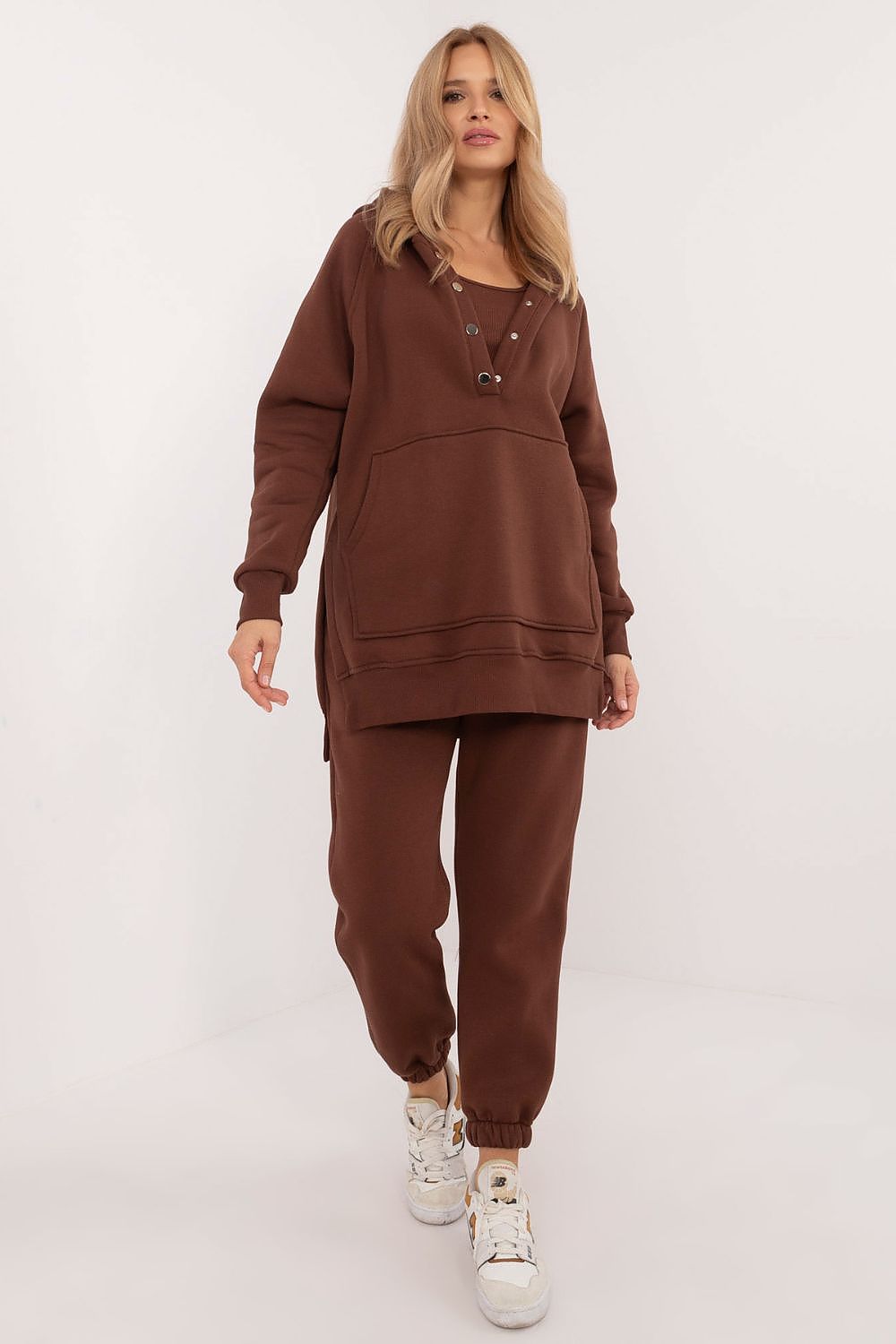 Stylish brown loungewear set, ideal for autumn and winter days.