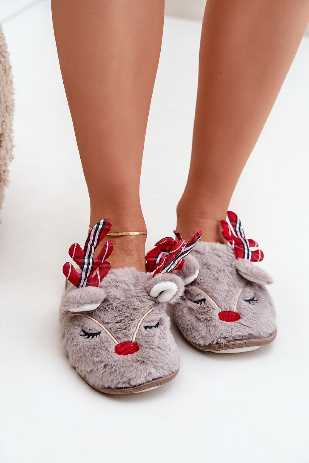  Grey slippers with reindeer fur motif