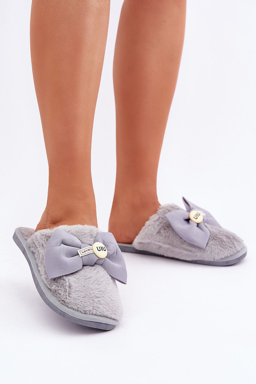  Grey women’s slippers with soft fur and bow detail