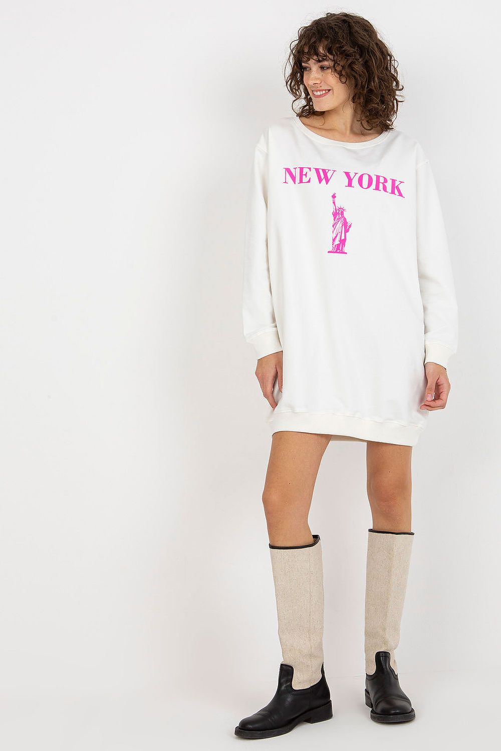 Pink oversized sweatshirt for women with stylish print detail-2