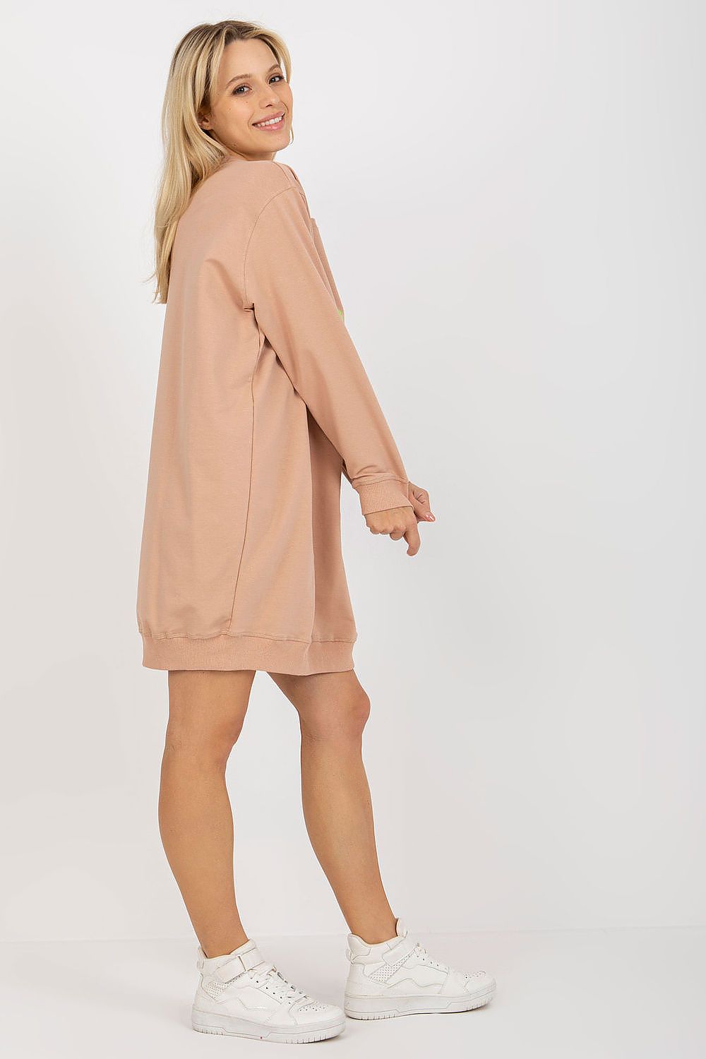  Women’s beige oversized sweatshirt with trendy front print – soft casual look-2