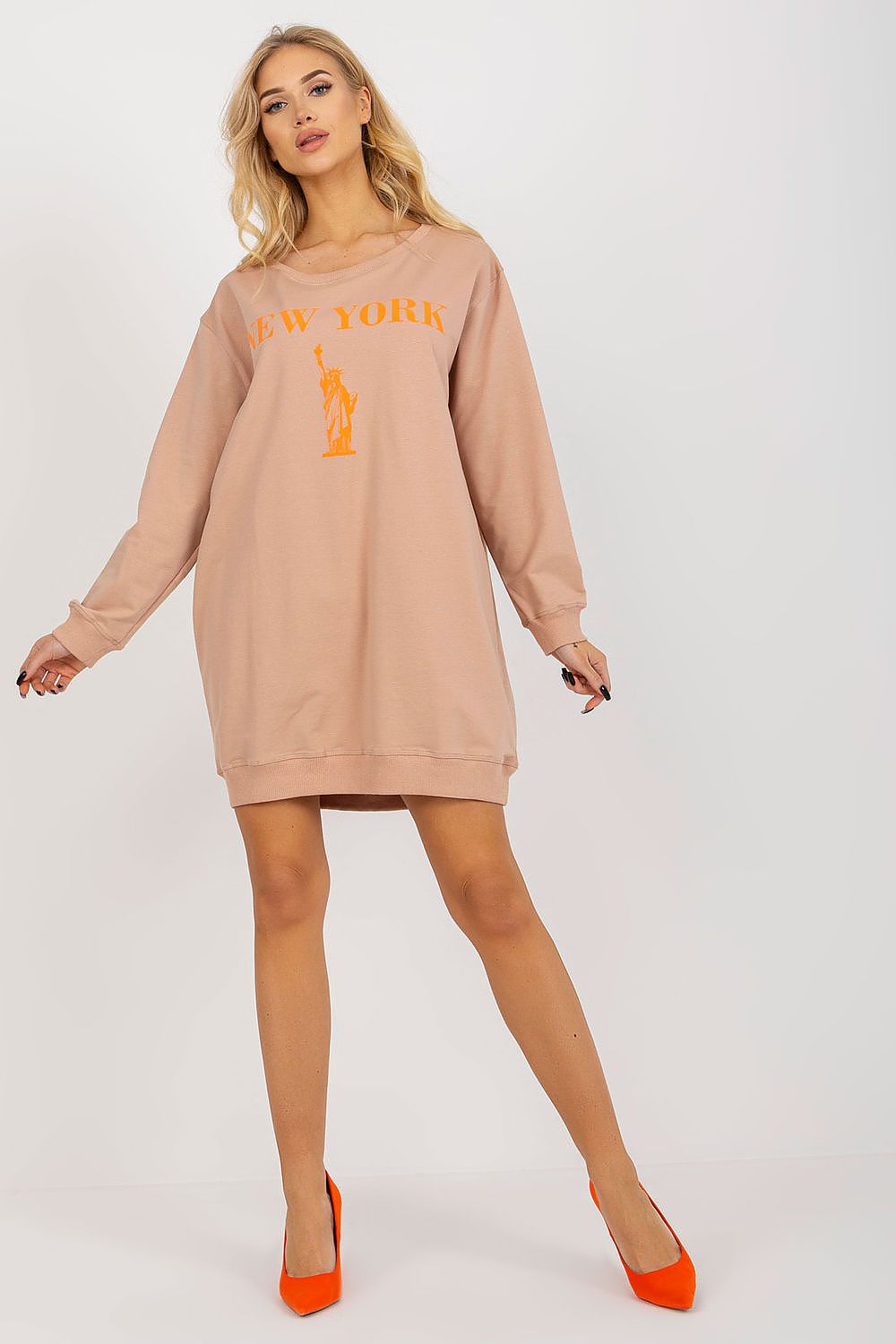 Women’s beige oversized sweatshirt with trendy front print – soft casual look-4