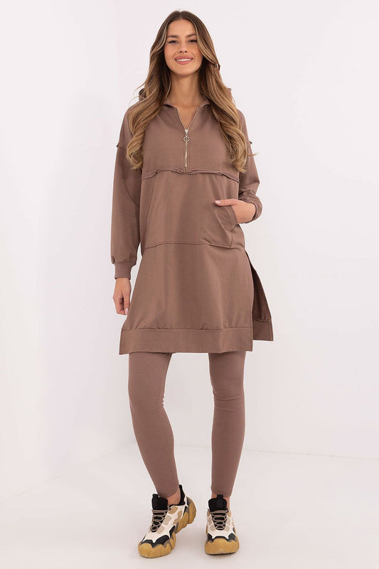  Light beige women’s casual set with hoodie and leggings.