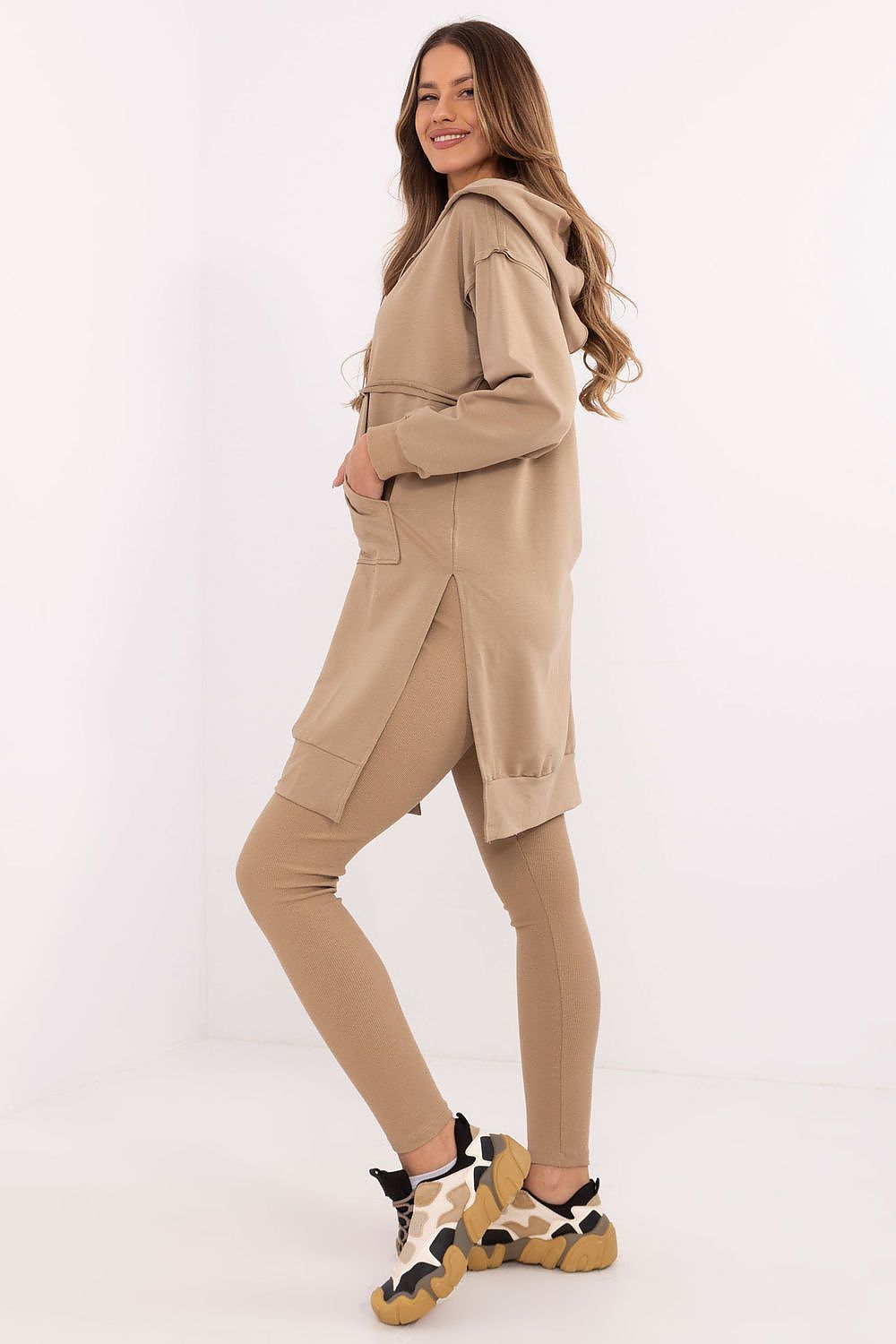  Beige long sweatshirt and leggings set for women.