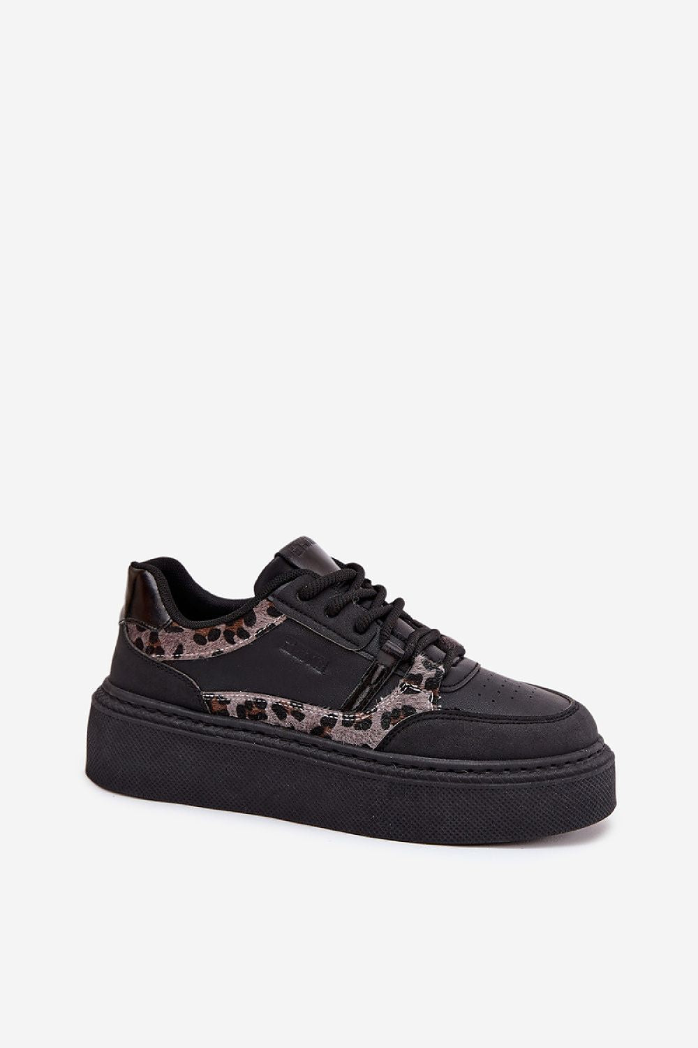 Standalone image – Black Big Star sneakers displayed on white background.