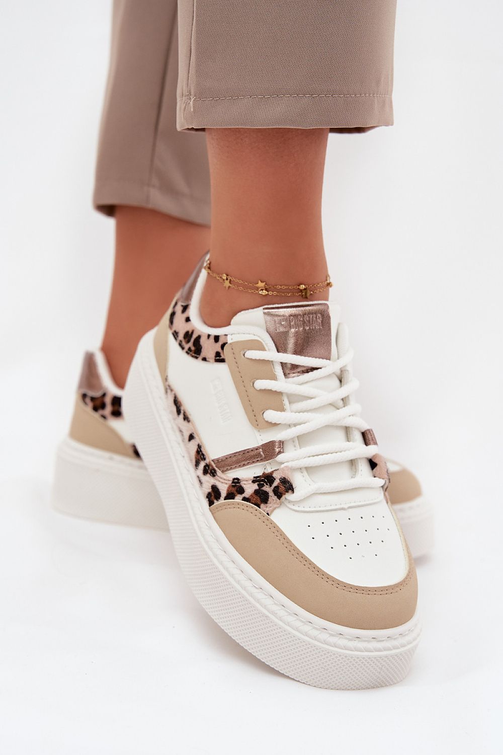 Front view – White 2 Big Star eco leather sneakers with platform sole.