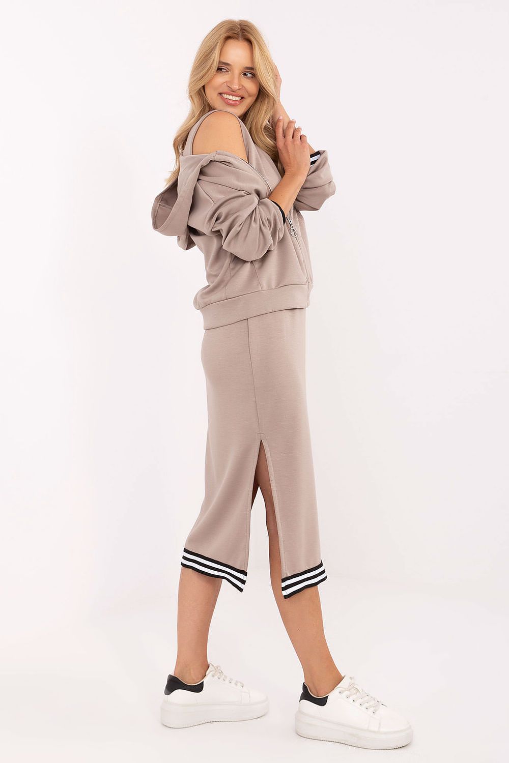 Zip-up hoodie with ribbed cuffs and slip pockets
