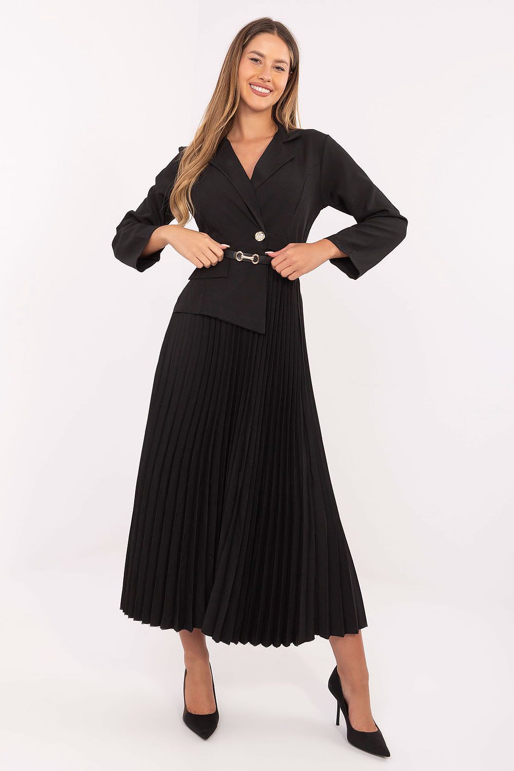 Front view – Elegant women’s maxi dress with sailor-style top, button fastening, and pleated skirt.