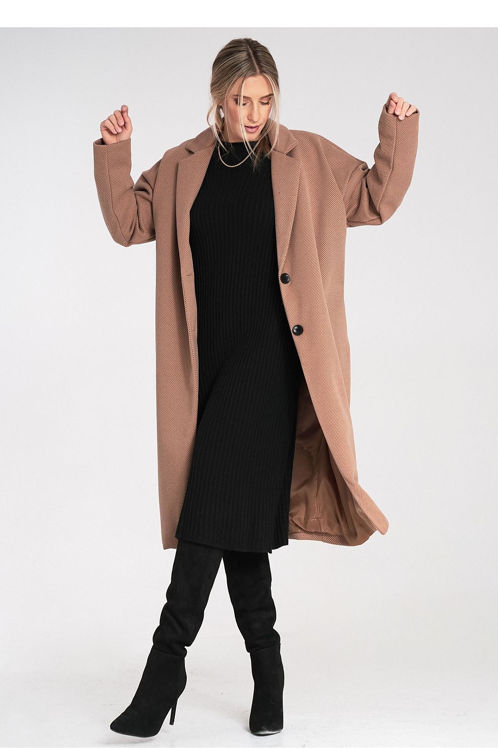  longline coat with classic lapel collar and button fastening.-Beige