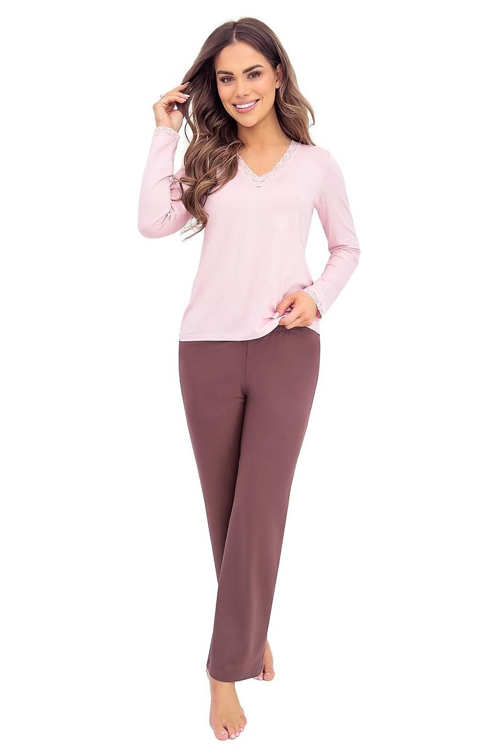  Women's pink full-length pyjama set with long-sleeved V-neck top and delicate lace trim