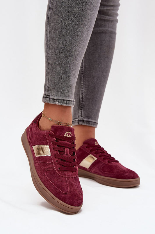  Front view – Red Vinceza natural suede sneakers with low cut and rounded toes.