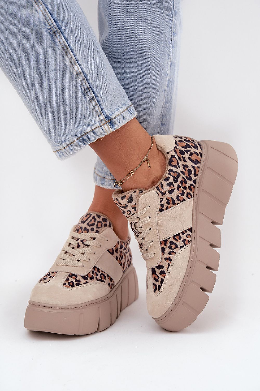 Front view – Vinceza natural leather platform sneakers with leopard print and lacing.