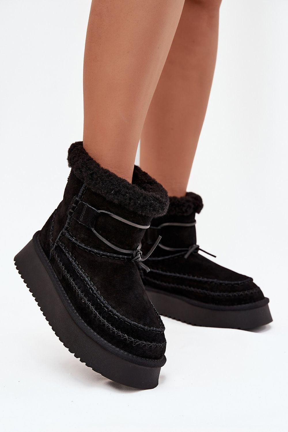Big Star natural suede snow boots with fur lining and platform sole in black