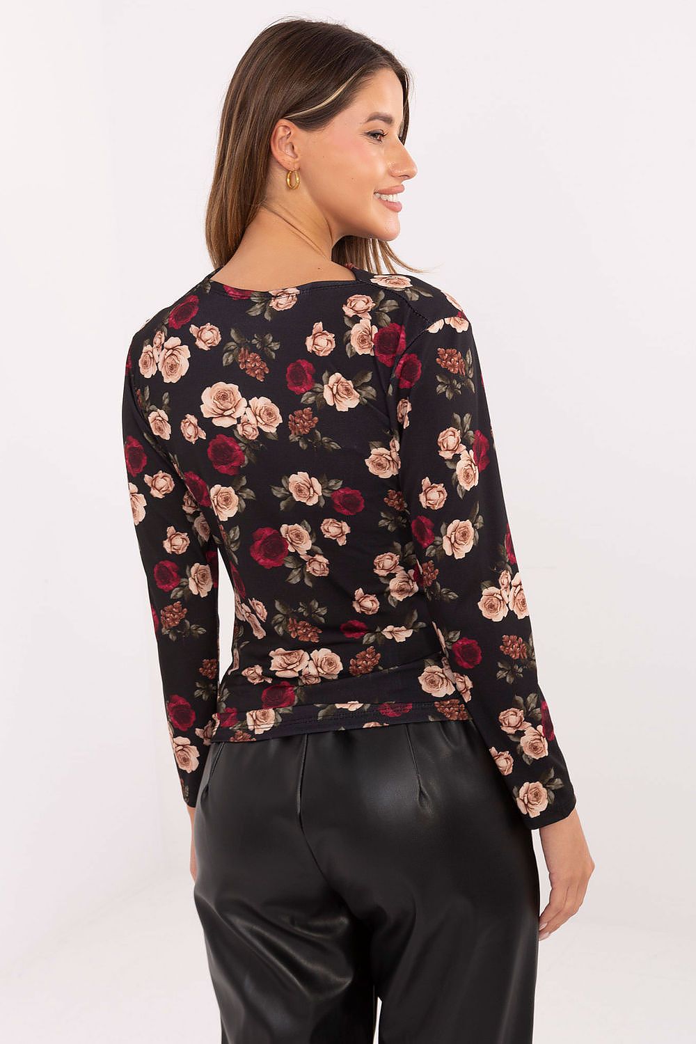  Standalone image – Elegant floral women’s blouse displayed on a white background.