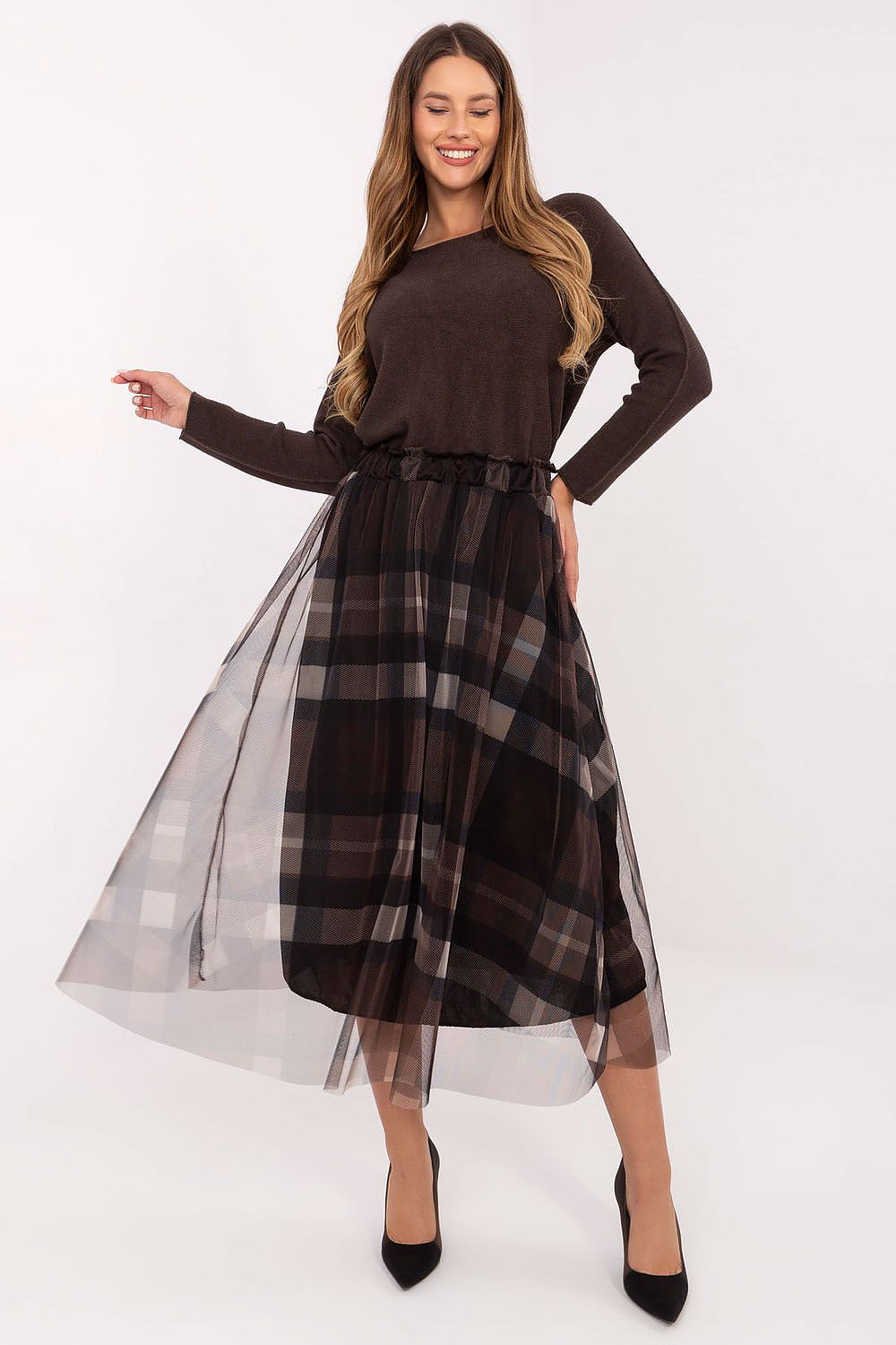 Elegant checkered tulle midi skirt with flared silhouette and elastic waistband.