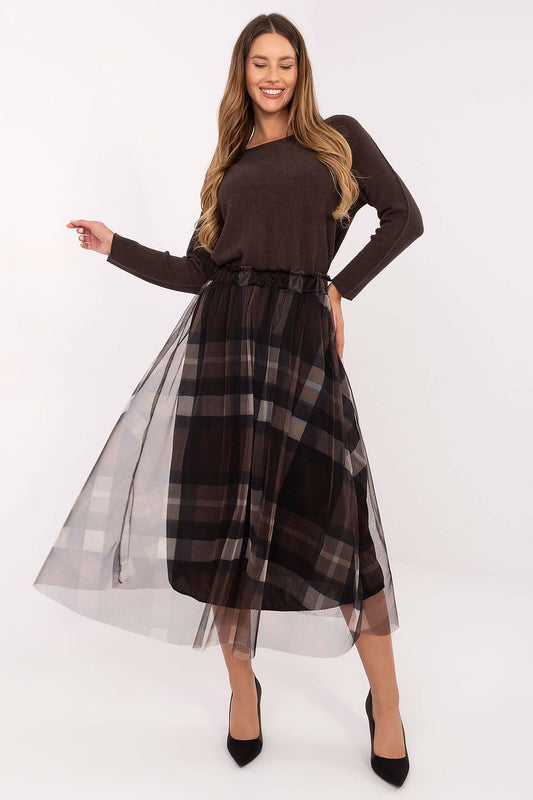 Elegant checkered tulle midi skirt with flared silhouette and elastic waistband.
