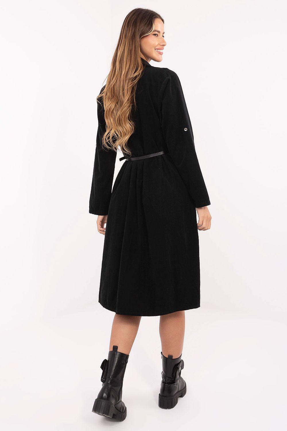 Back view of elegant midi shirt dress in breathable cotton.