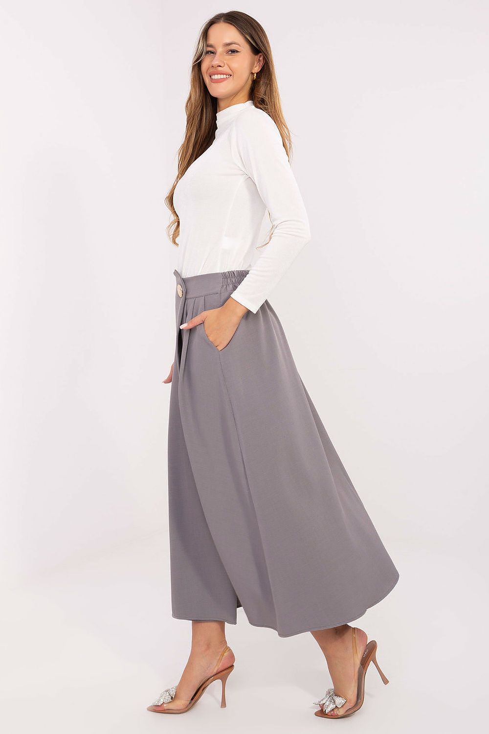 Midi skirt with pleated front and elastic back – side view.