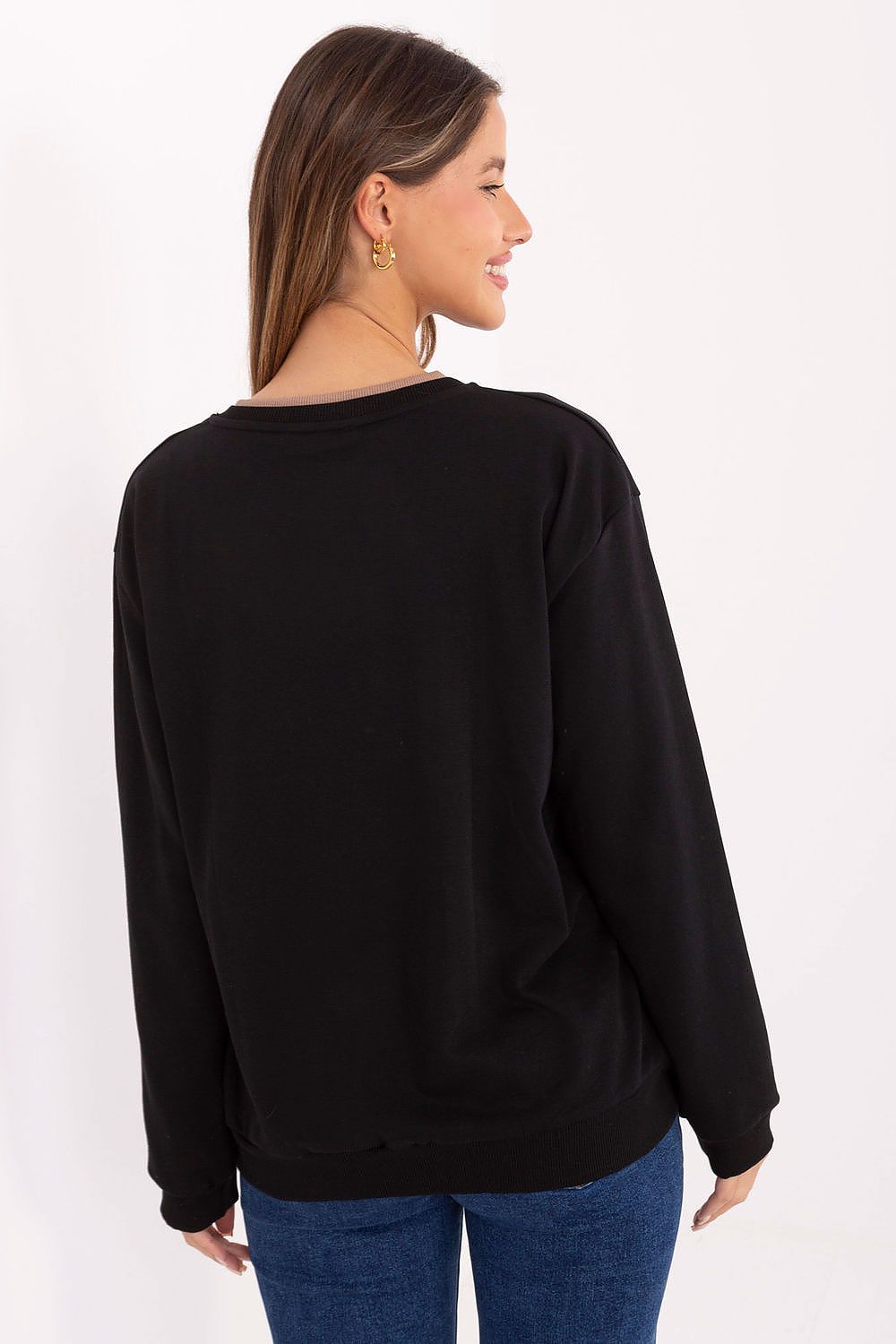  Comfortable casual women’s sweatshirt in black