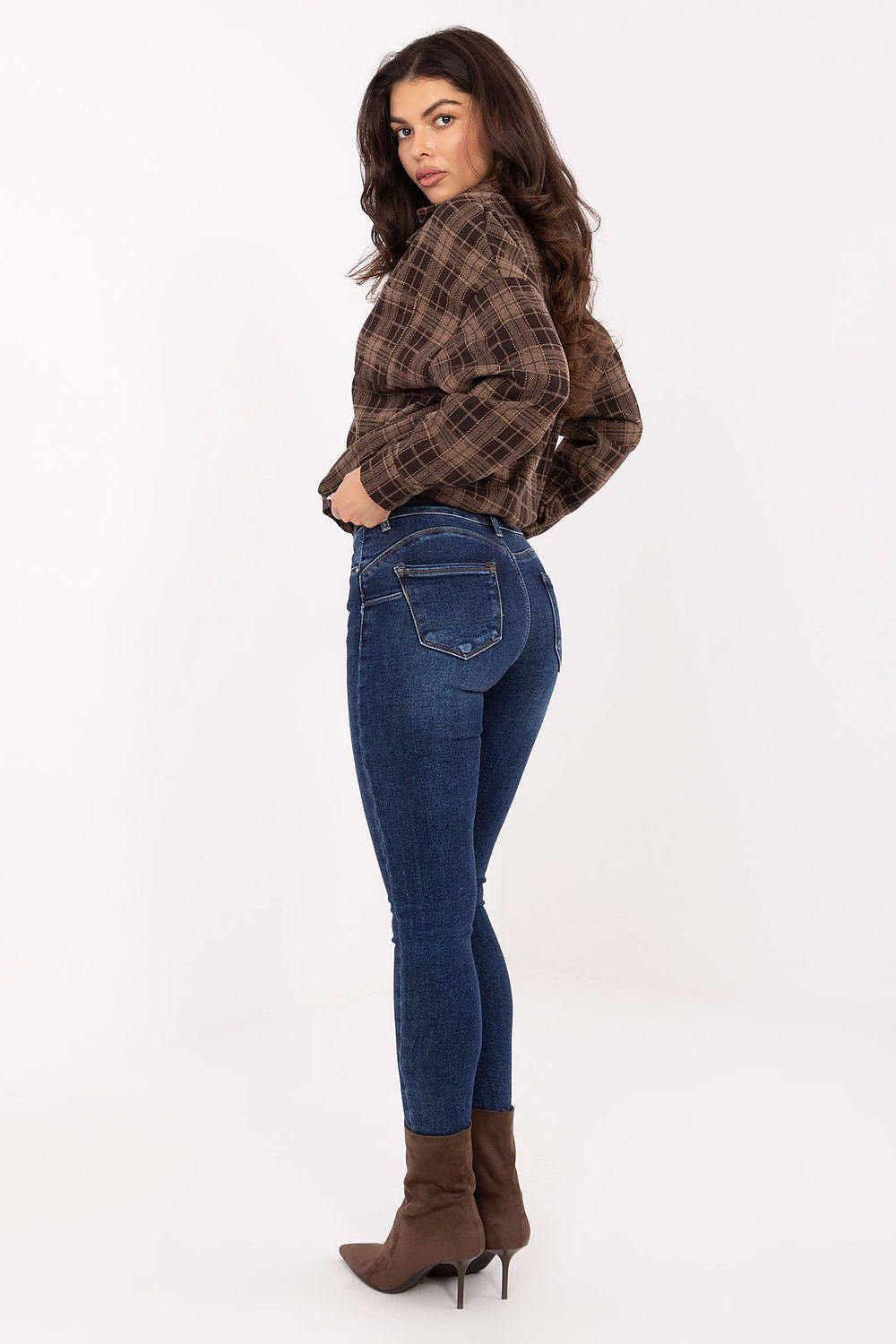  Model wearing skinny fit jeans paired with casual blouse