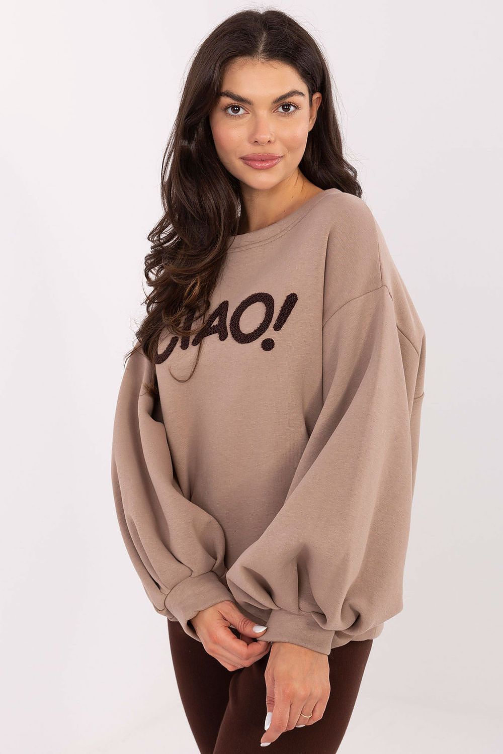  women’s sweatshirt with puffy long sleeves and round neckline-beige