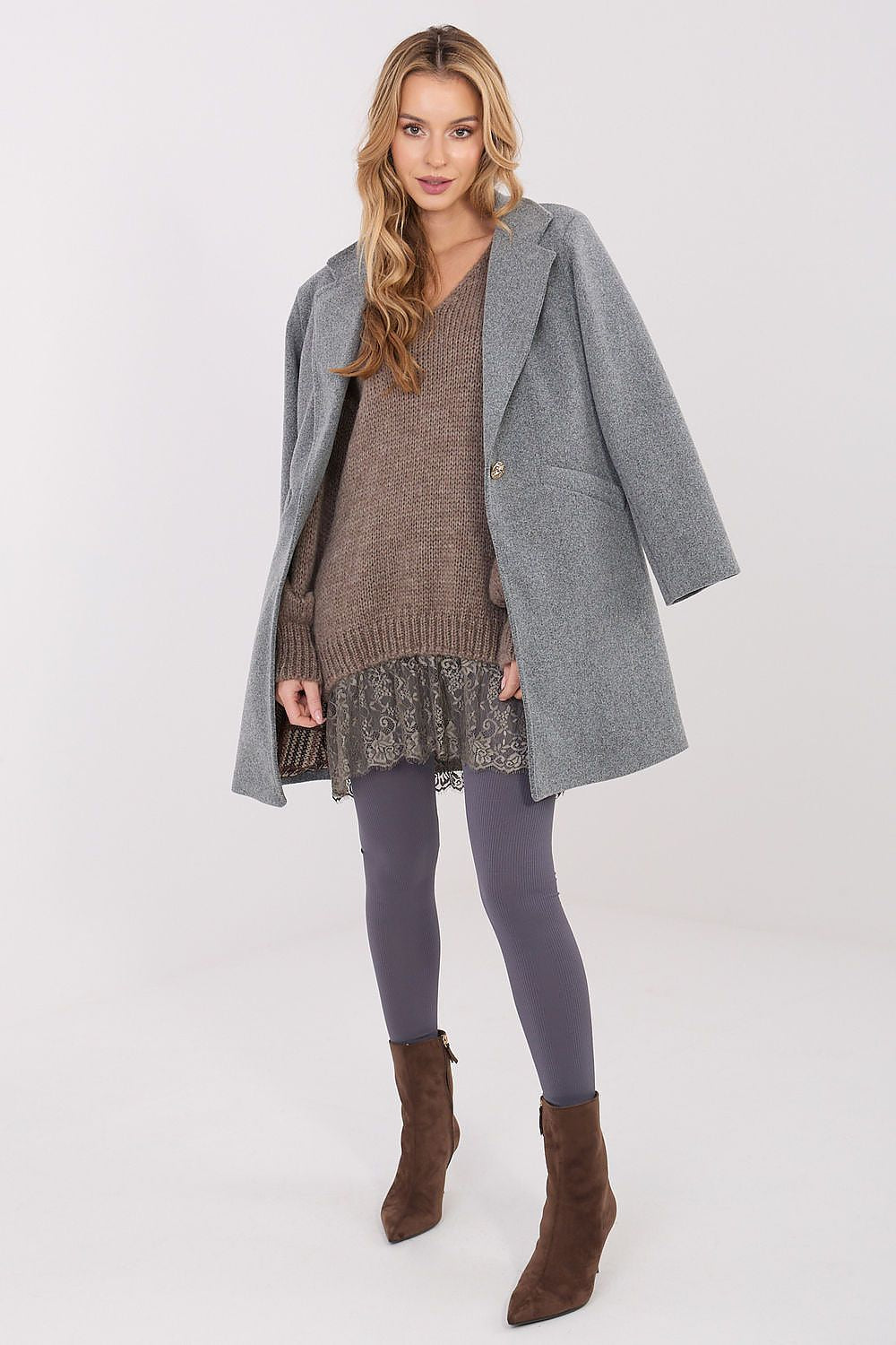  Close-up of brown lace hem and soft knit texture
