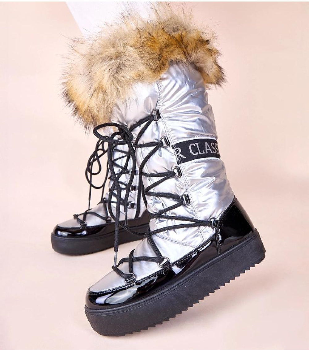  Grey women’s Eskimo snow boots with fur lining