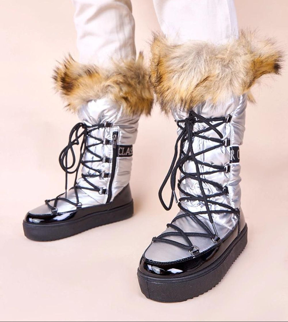  Women’s grey fur-lined Eskimo boots for winter