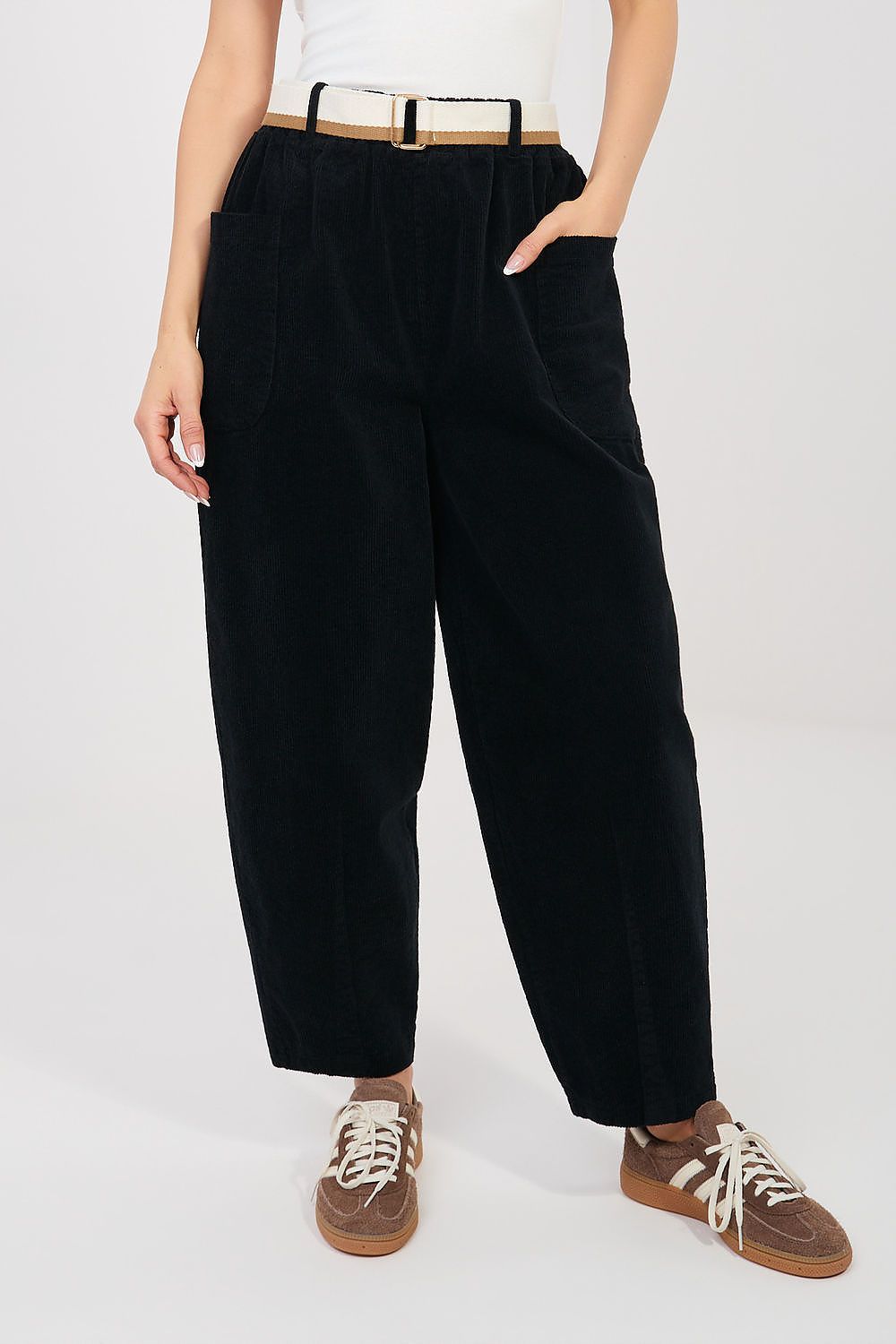  high waisted trousers with tapered leg-black