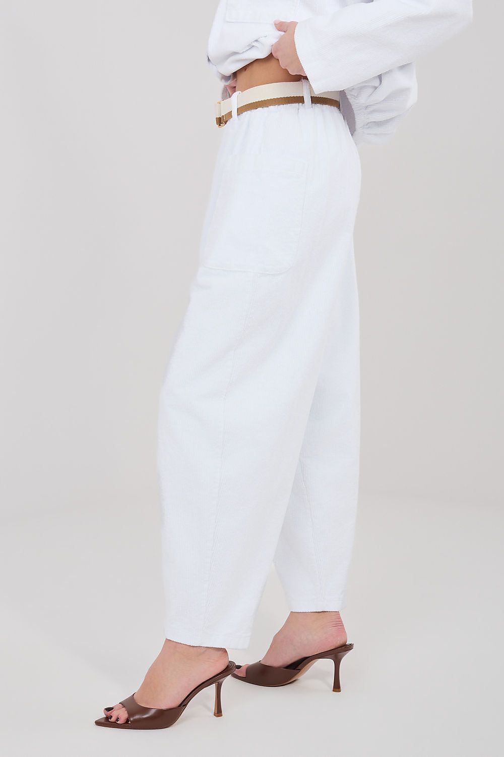  high waisted trousers with tapered leg white
