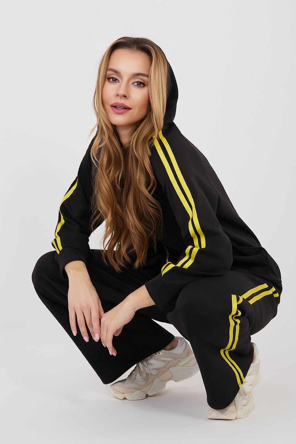  Women's black hooded zip-up sweatshirt and wide-leg tracksuit trousers set