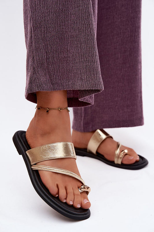  Gold leather flat sandals with elegant metallic toe detail