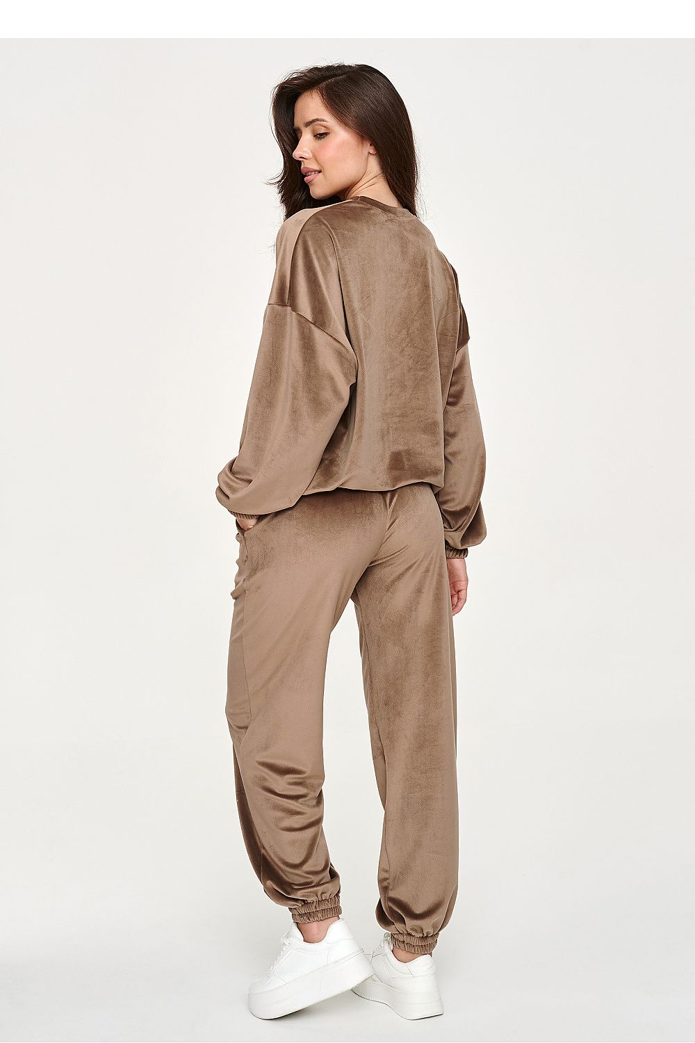 women's velour tracksuit featuring a long-sleeved sweatshirt and elasticated joggers.