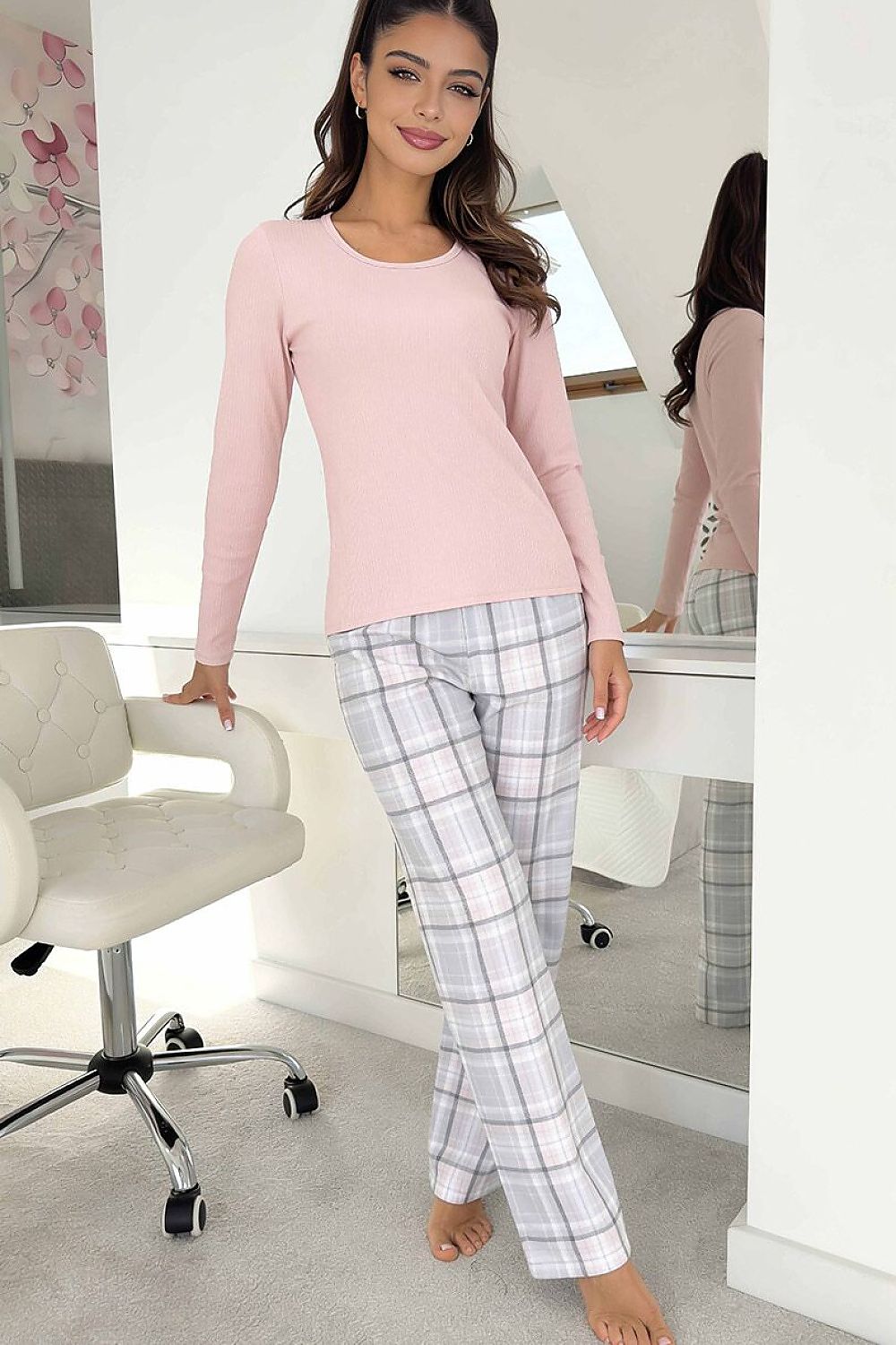 Women's Dani Long pyjama set in pink-grey with a long-sleeved ribbed top and checked trousers.-2