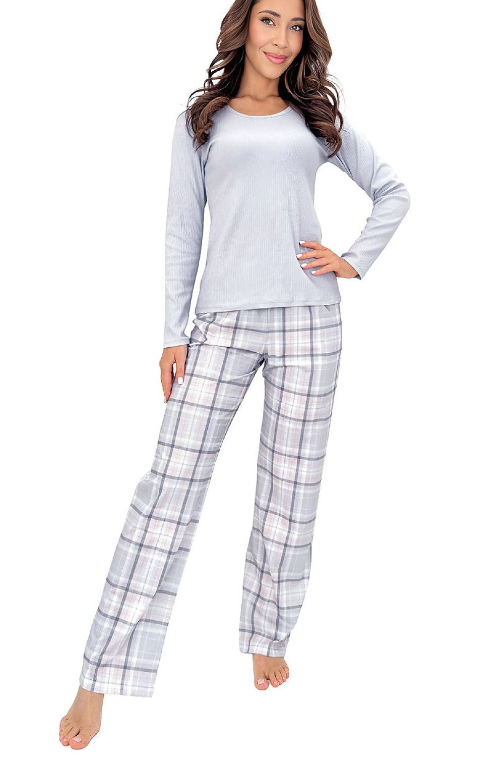 Classic grey long-sleeved pyjamas with straight-leg checked trousers for comfortable nights.