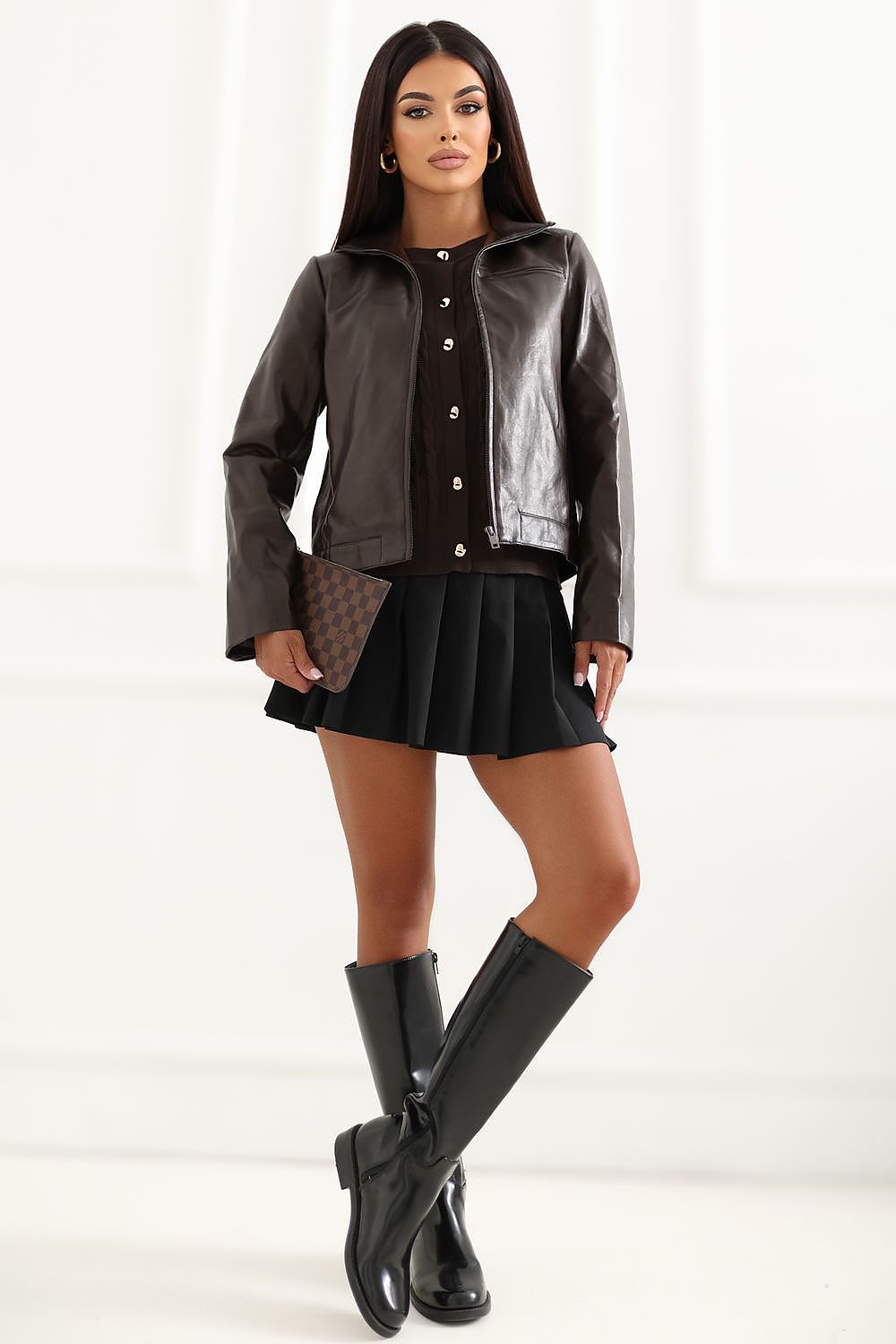  Women’s brown faux leather jacket with stand-up collar and zip fastening