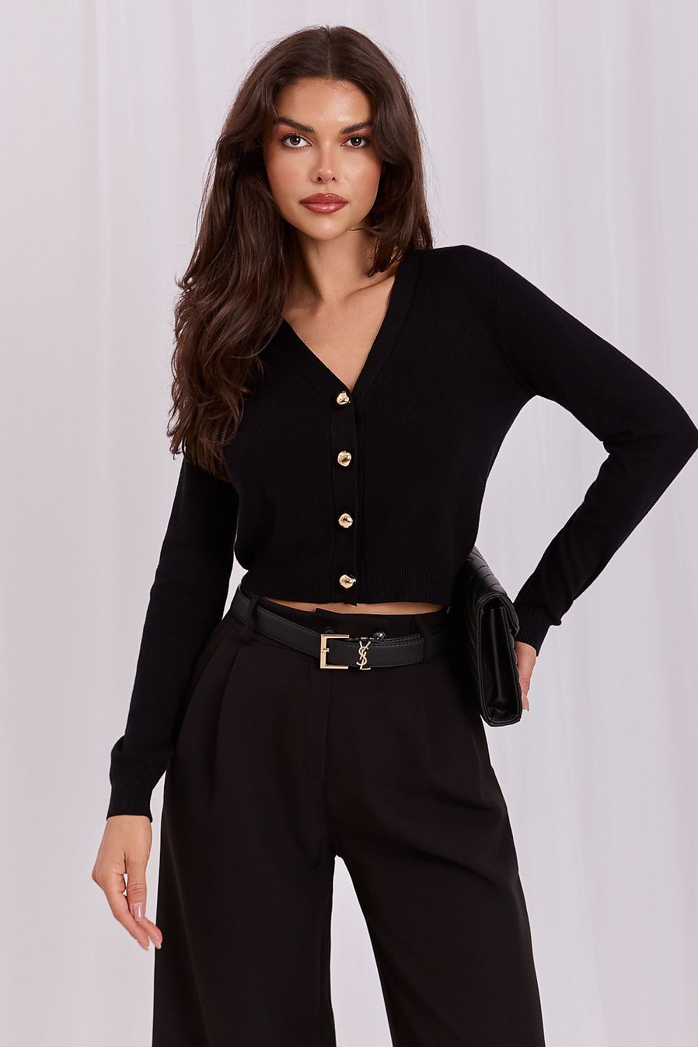 Women's brown V-neck sweater with long sleeves and button-front fastening