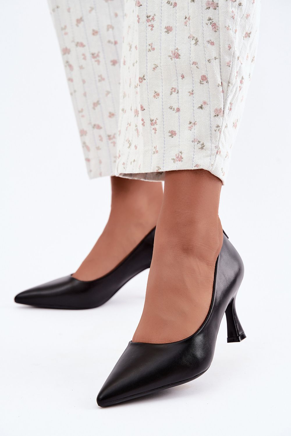  Women's black elegant court shoes with natural leather insole