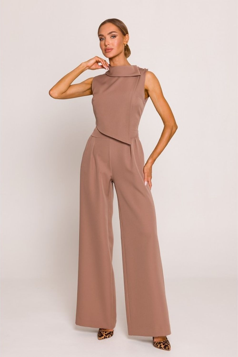  Suit model 231903 Moe 