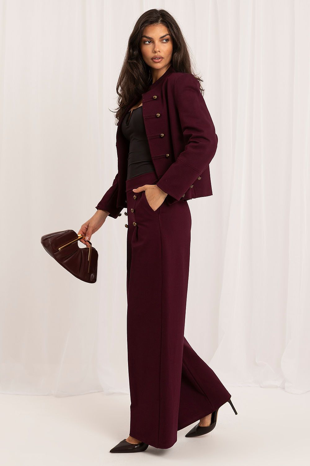  Red women's tailored two-piece suit with stand-up collar blazer