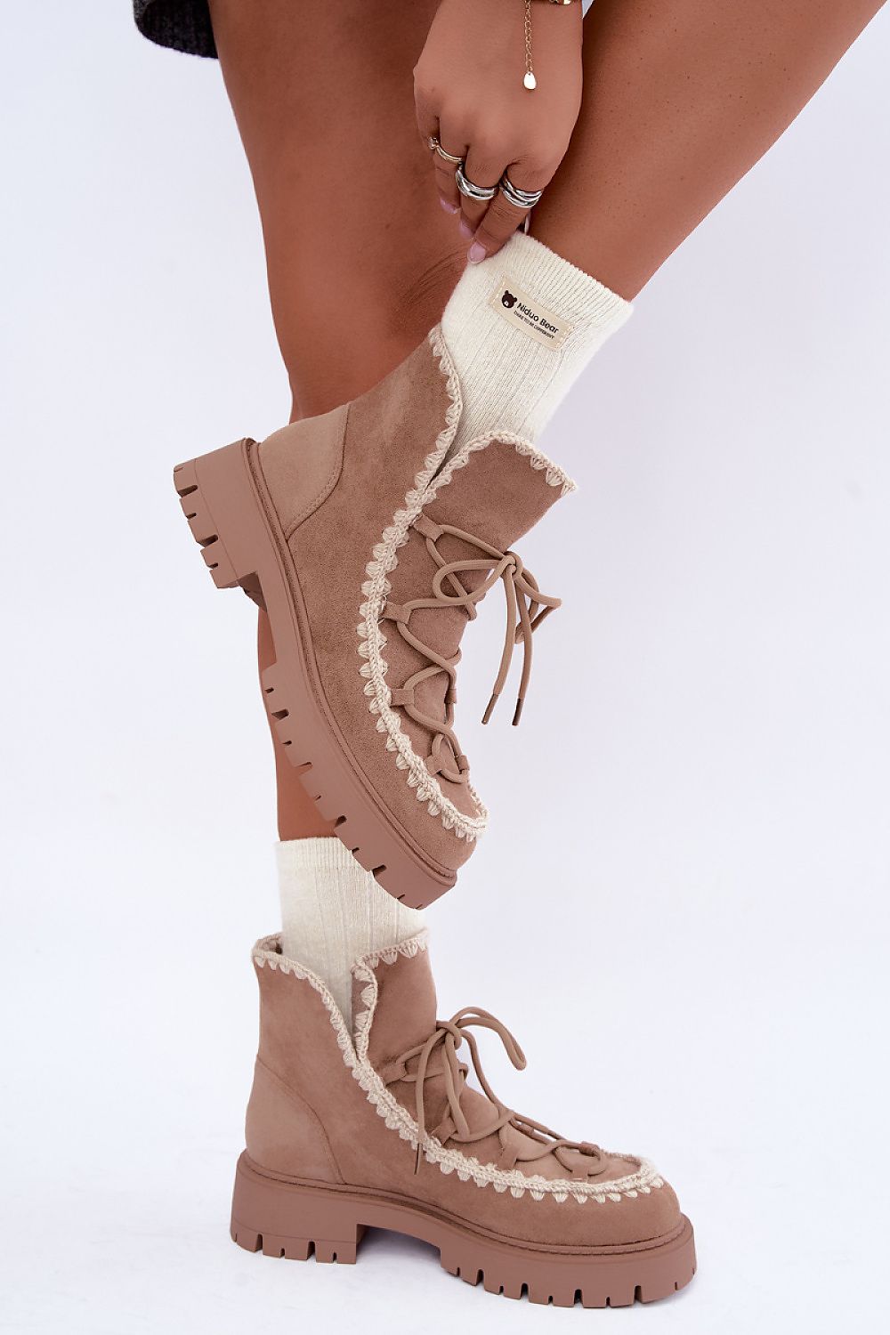  Beige women's platform snow boots with front lacing and warm shoe-blanket lining